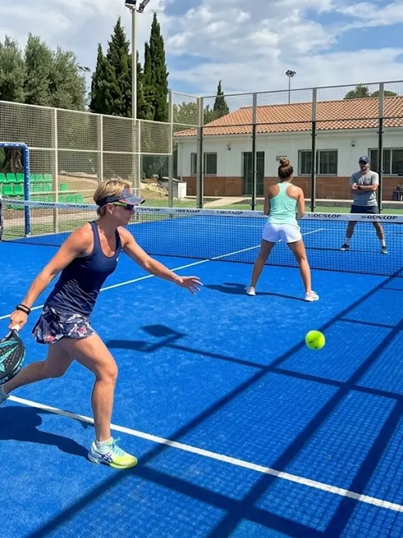 Clase de padel para adultos en Fuencarral