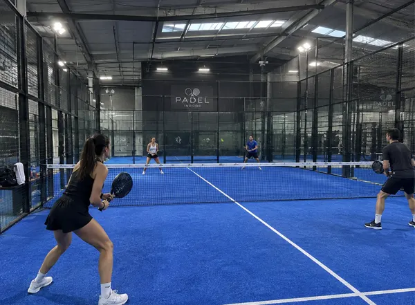 Una clase de padel en Coslada