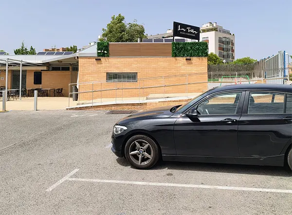 Aparcamiento para alumnos de las clases en Las Tablas