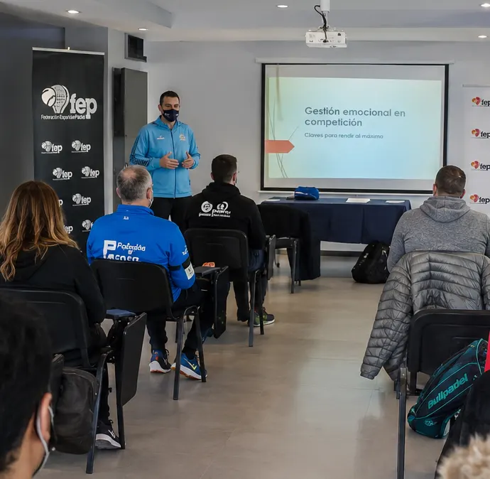 Titulación de monitores de padel en Las Tablas
